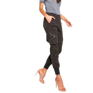 EUC JAMES JEANS Boyfriend Cargo Camo Jogger Pant sz 27 (4)